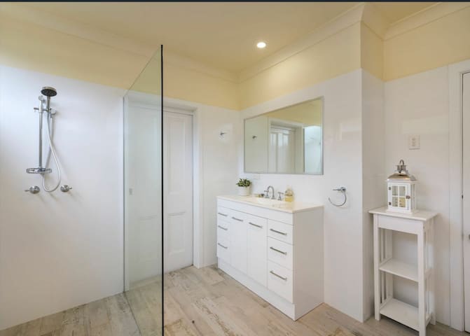 Farmhouse Vibes & 20 Acres of Privacy gallery image 2