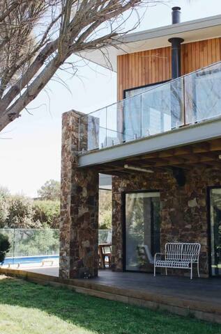 Stonewood – Pool & Walk to Beach gallery image 5