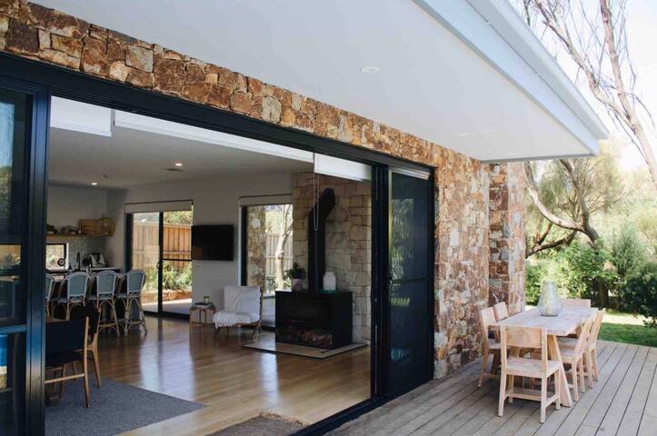 Stonewood – Pool & Walk to Beach gallery image 2