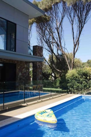 Stonewood – Pool & Walk to Beach