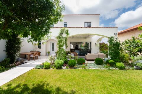 Gorgeous Home in Central Zichron