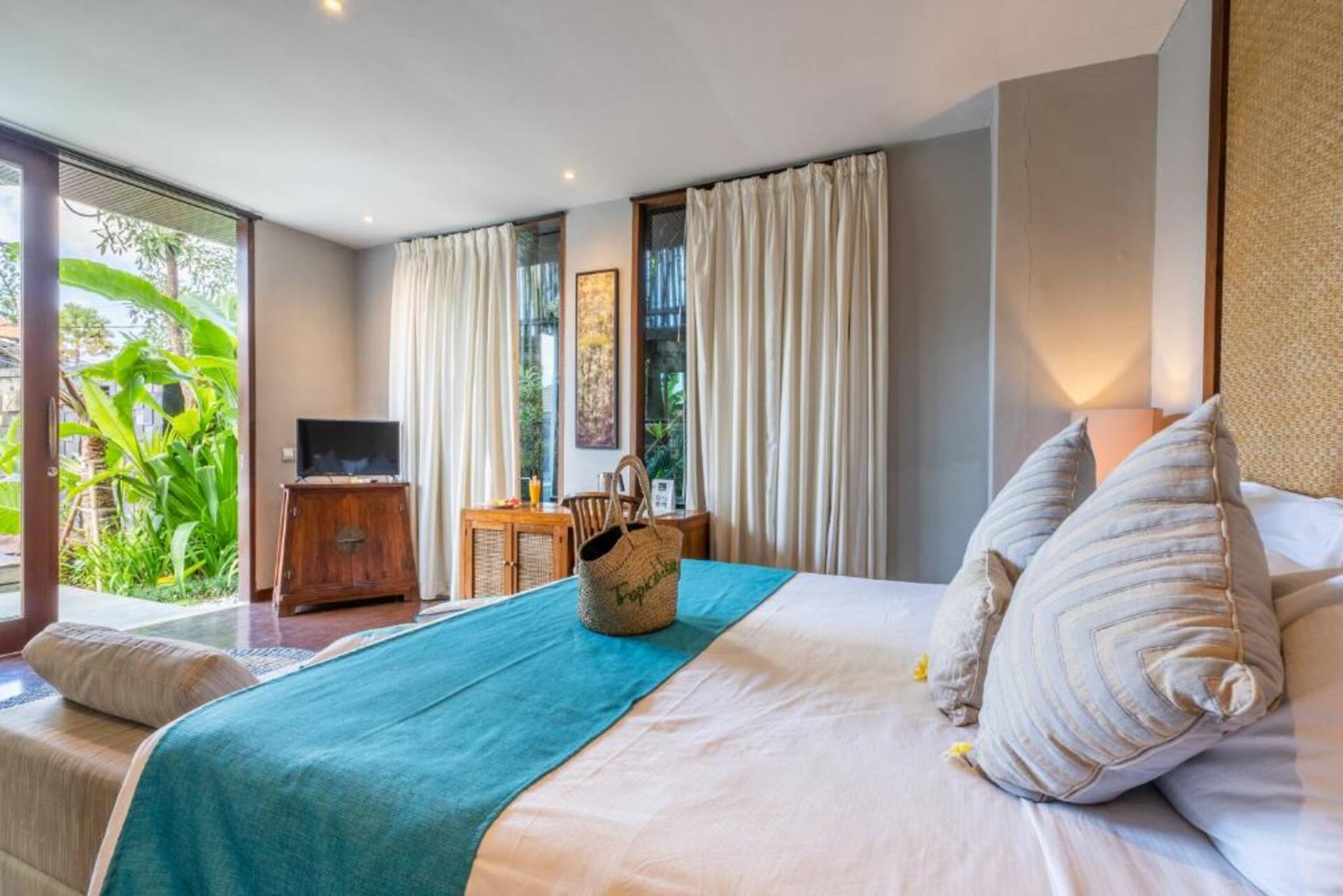 Comfortable Luxe Quarters Private Villa in Bali 2