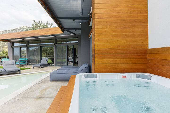 Sauna, heated pool, kids’ pool, close to the beach gallery image 3