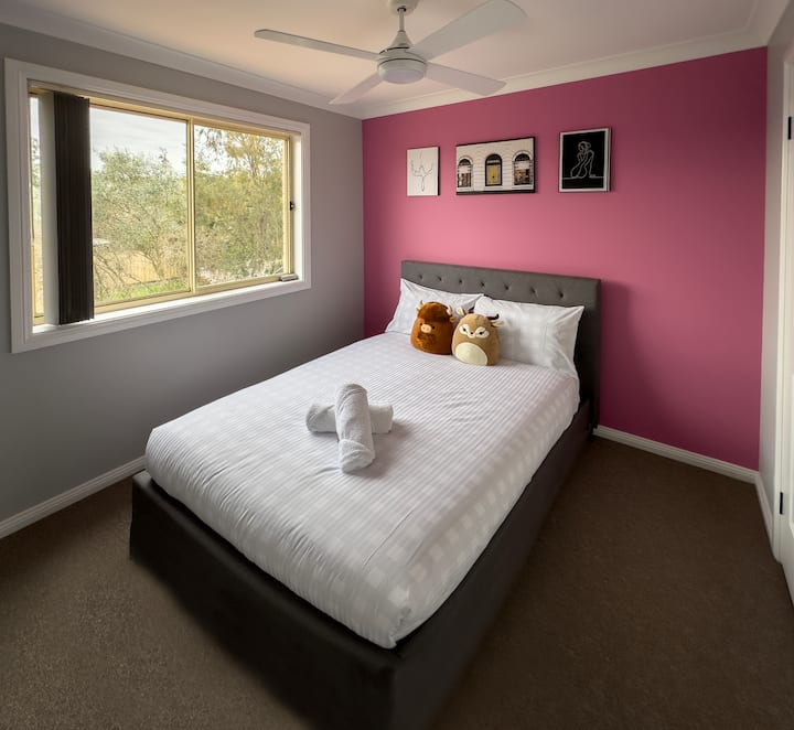 غرفة نوم نظيفة ومريحة