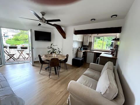 Studio, Lakefront Neighborhood
