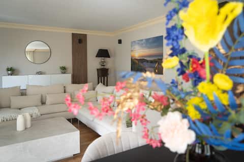 Modern chalet directly on water 7 pers. VP005