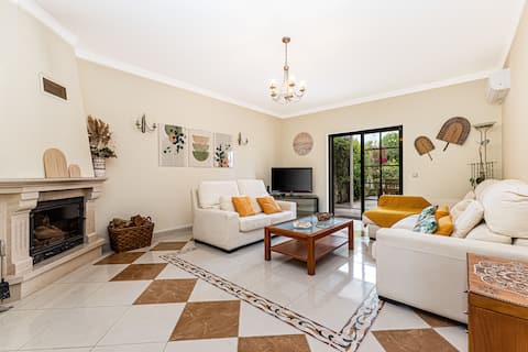 Imóvel de sucesso: 3-Bedroom House in Pêra Near the Ocean em Pêra