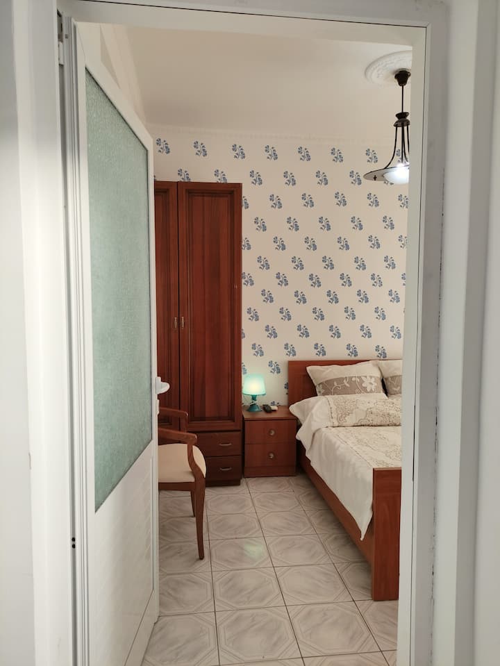 Პირველი საძინებელი