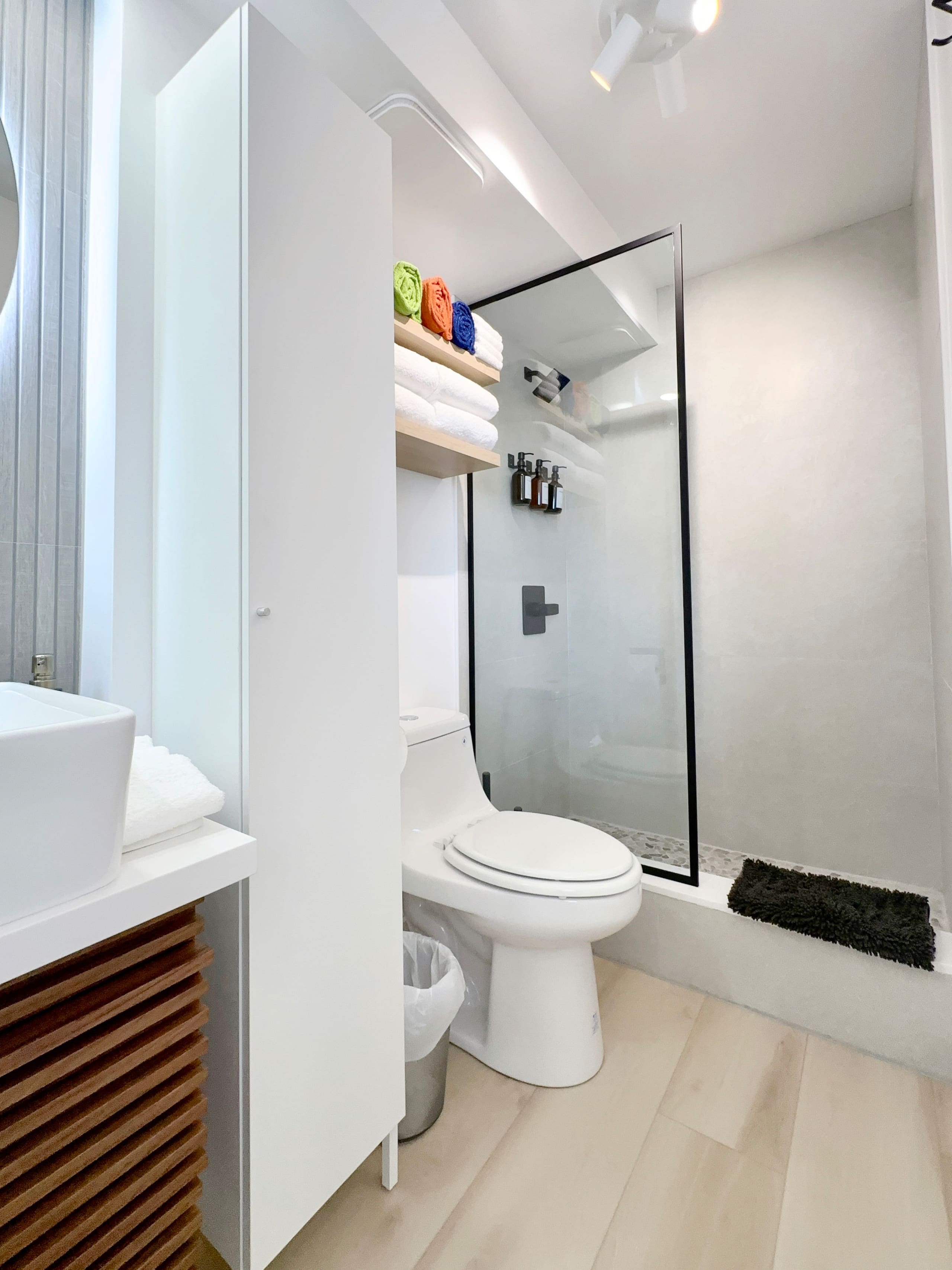 Top FL-Chic Upscale Studio w/2 Queens Near Beach - Image 27