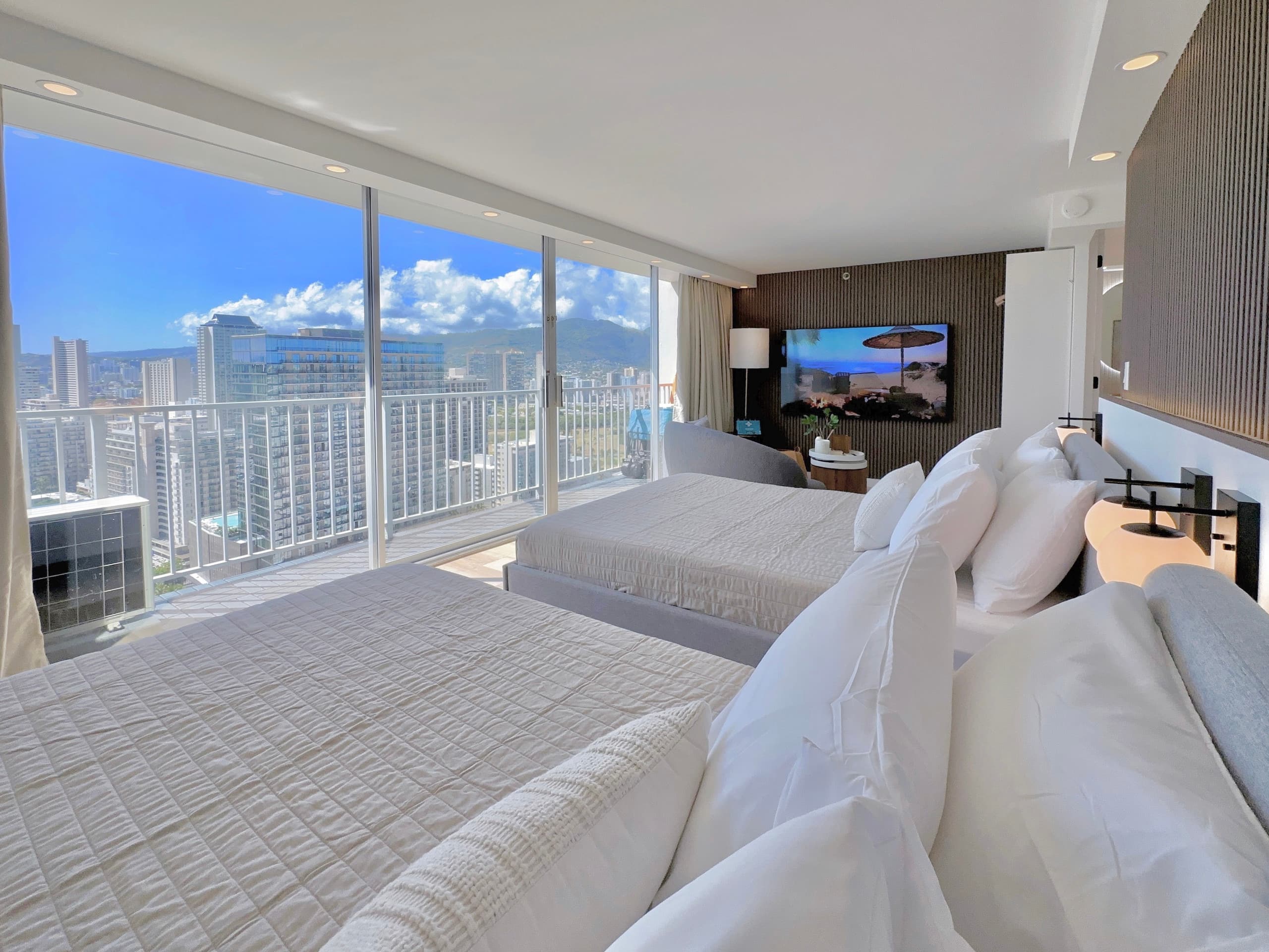 Top FL-Chic Upscale Studio w/2 Queens Near Beach - Image 10