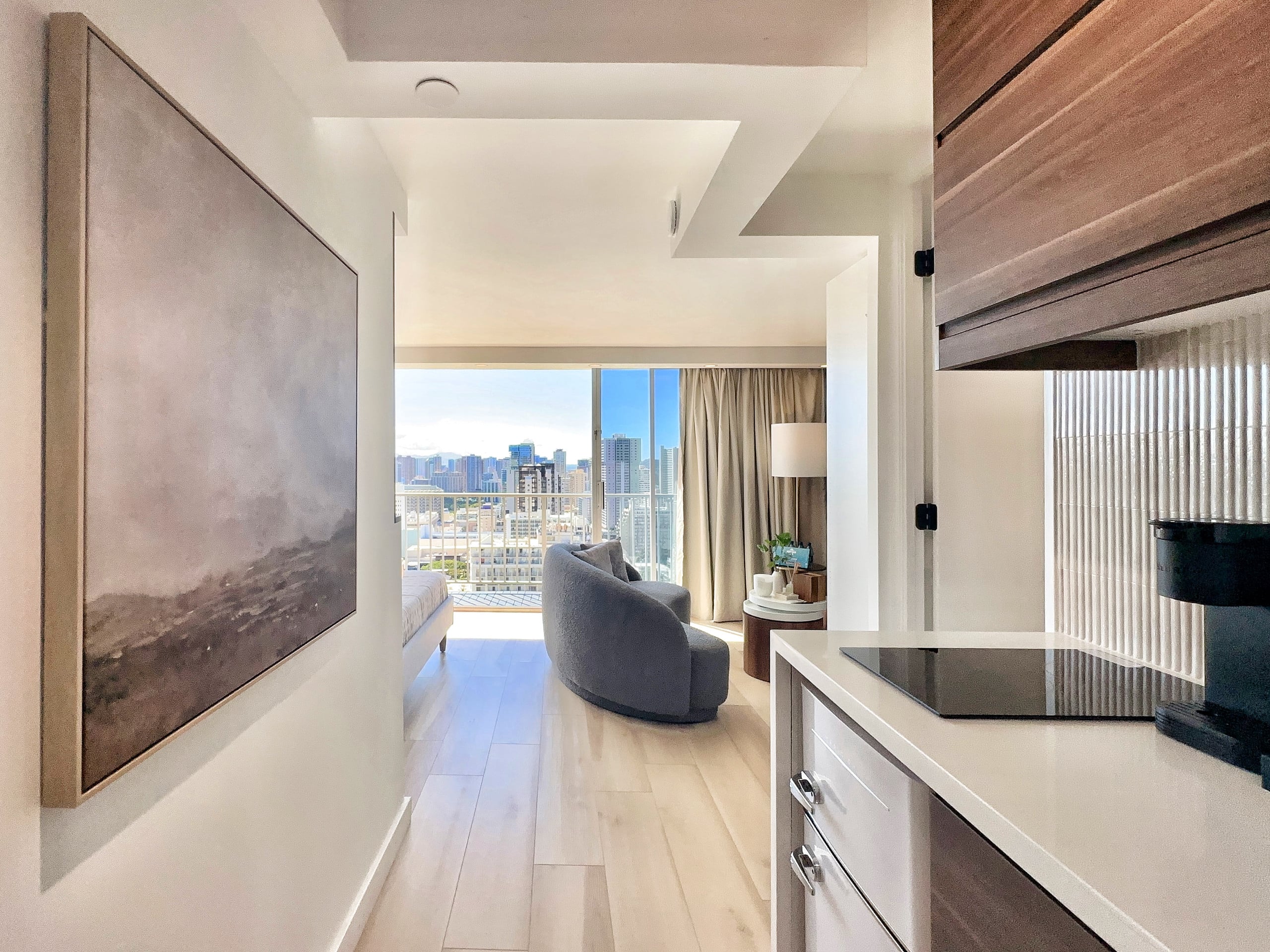 Top FL-Chic Upscale Studio w/2 Queens Near Beach - Image 12
