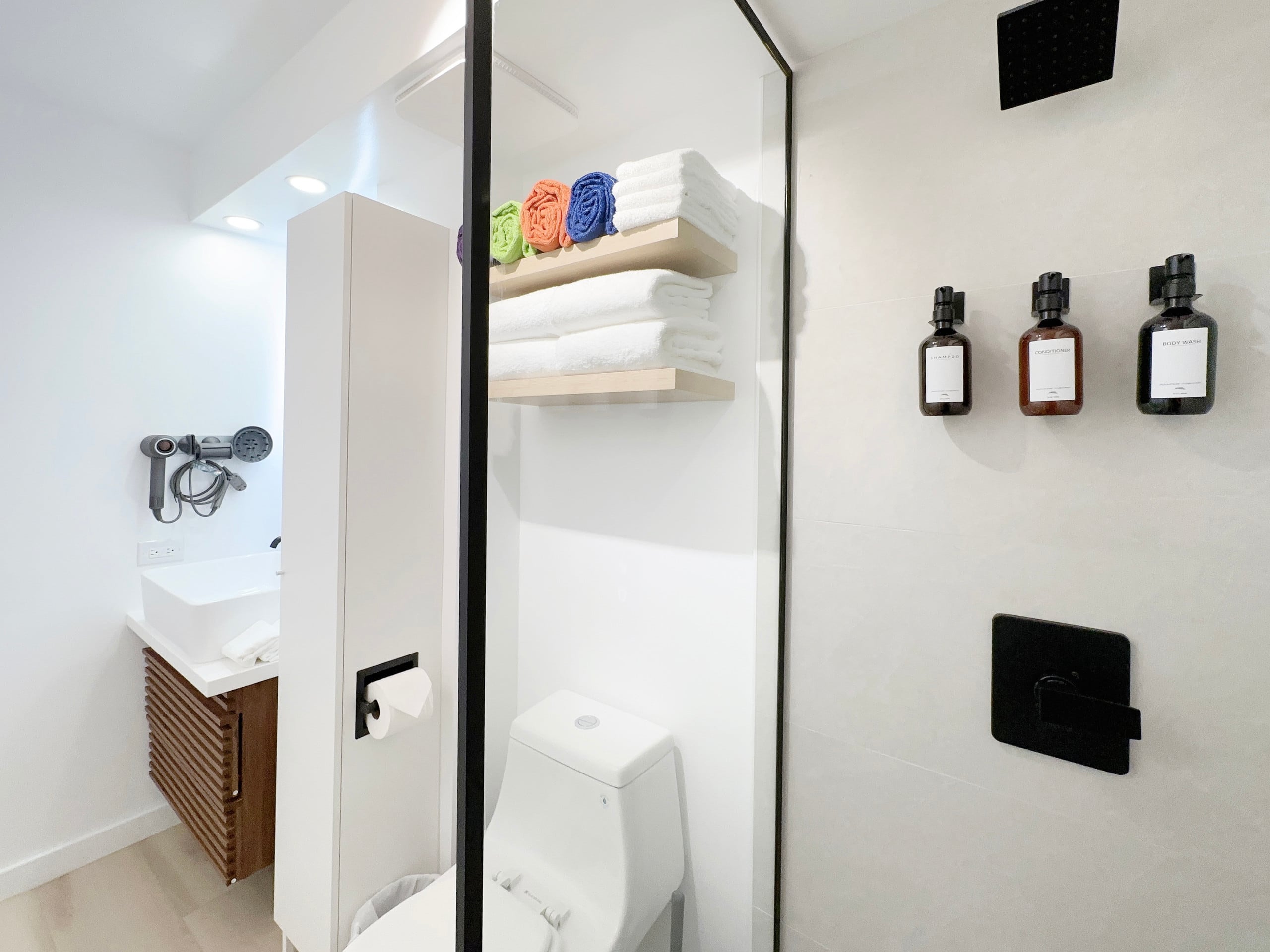 Top FL-Chic Upscale Studio w/2 Queens Near Beach - Image 24