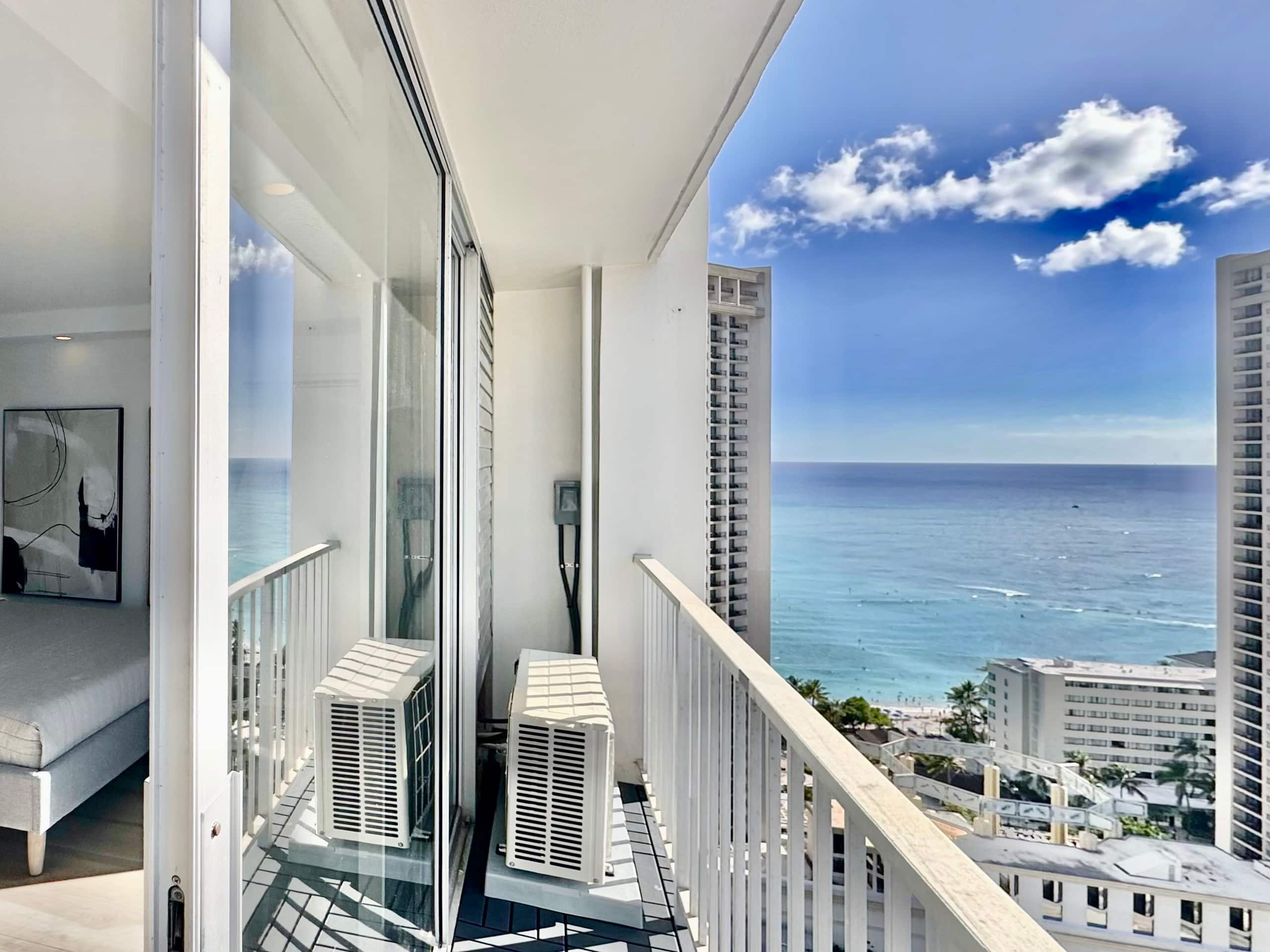 Top FL-Chic Upscale Studio w/2 Queens Near Beach - Image 30