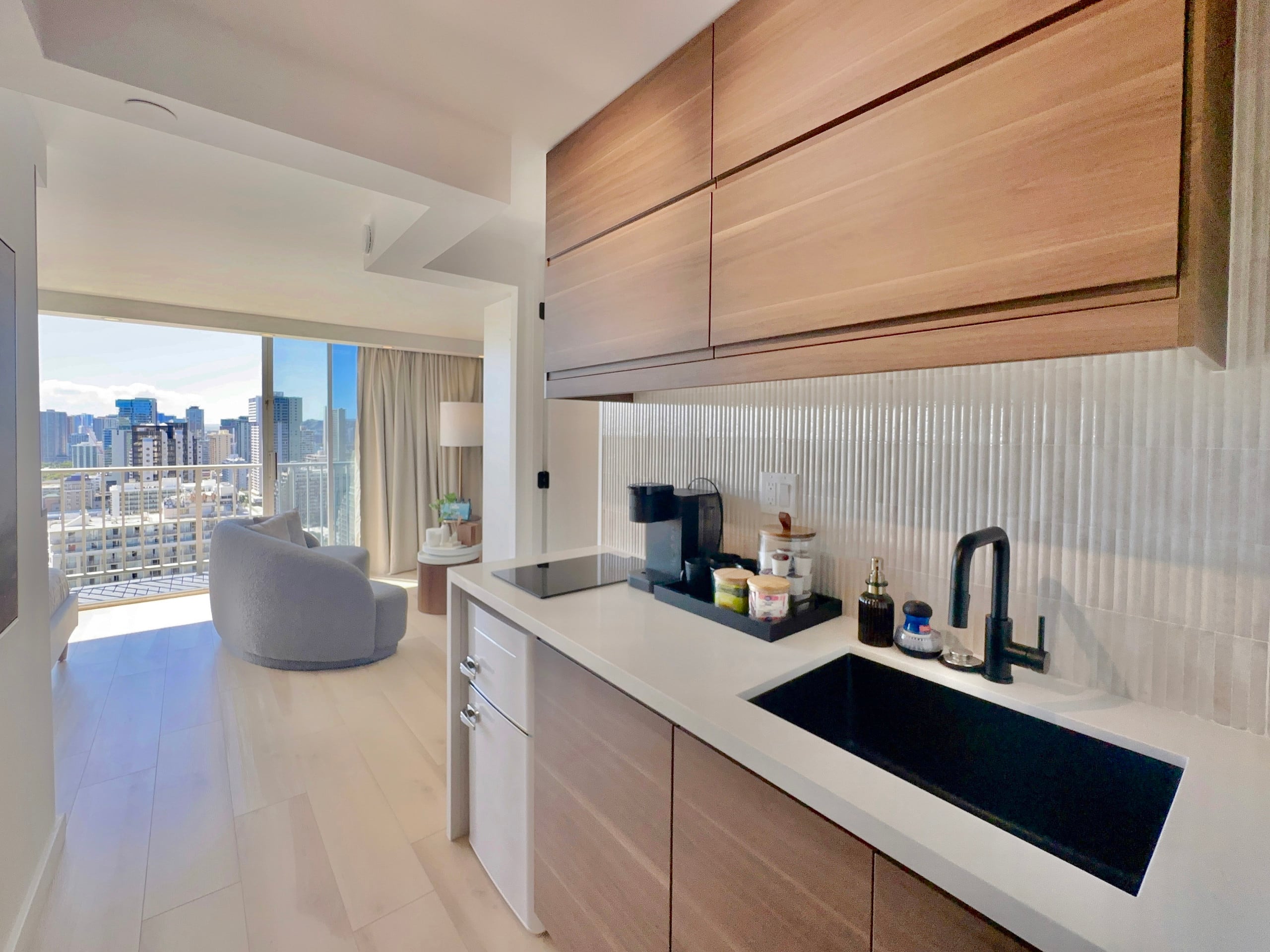 Top FL-Chic Upscale Studio w/2 Queens Near Beach - Image 17