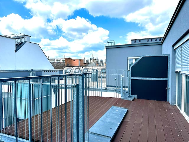 4 Rooms XXL with Balcony & A/C gallery image 3