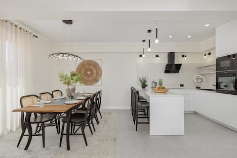 Luxury 3BDR with a pool, parking & breakfast