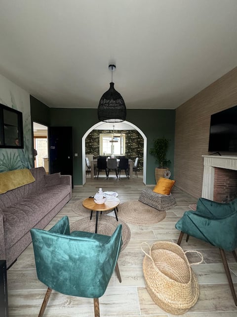 Top performing Airbnb: House Ste Colombe La Flèche Sleeps 6. in Sarthe