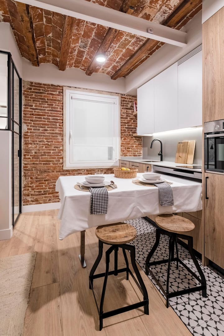 Elegant Apartment In Austrias Neighborhood - Madrid