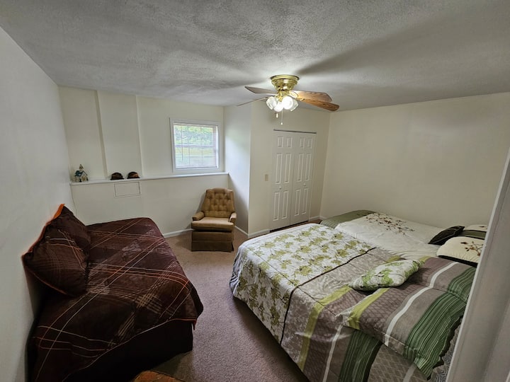 Pleasant Country Retreat - Elizabethtown, KY