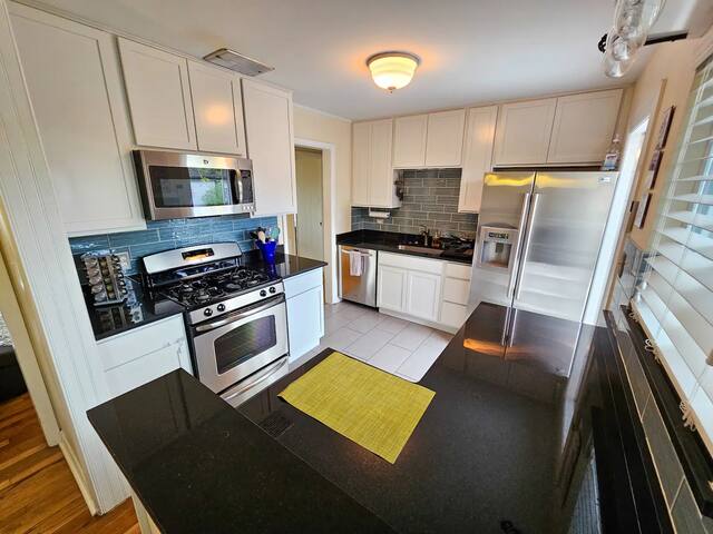 Top-Rated Bungalow Near City Park/National Jewish gallery image 2