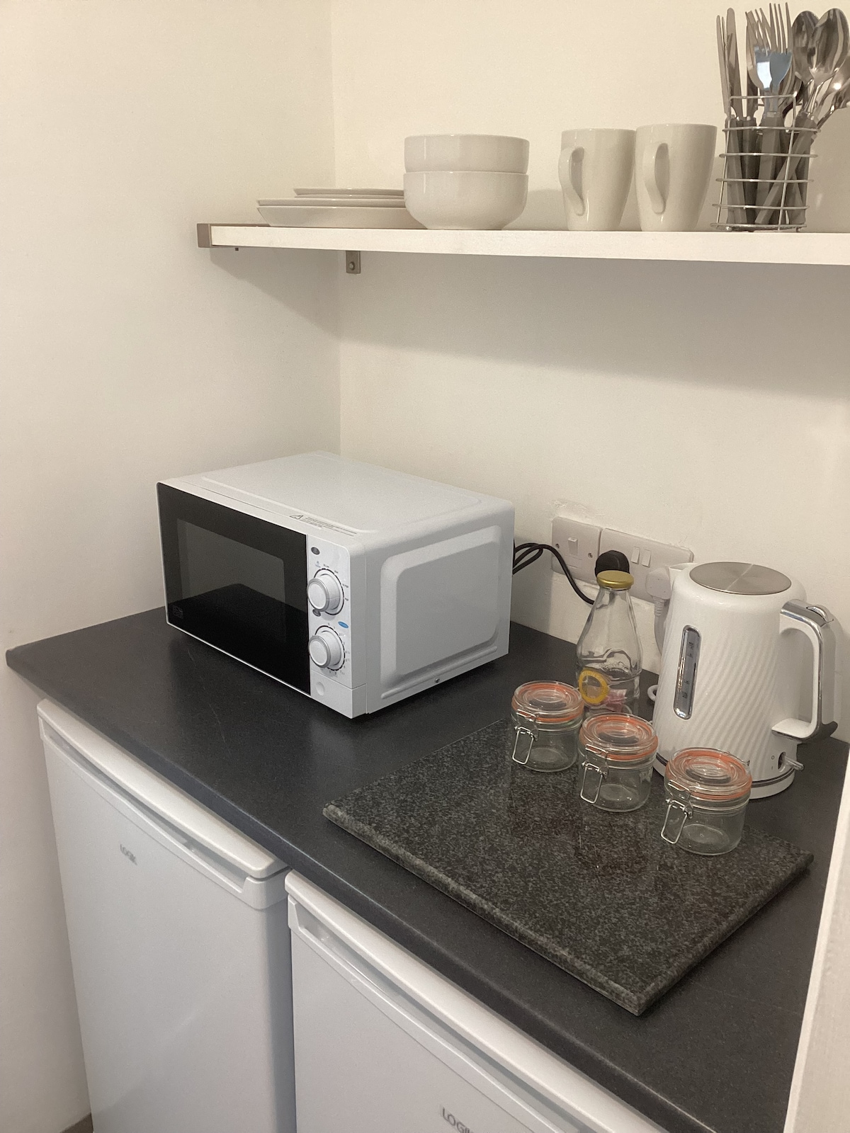 Top Airbnb: Compact bright home from home. in Mid Sussex