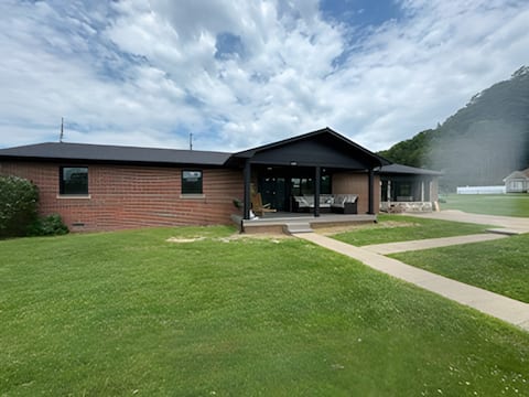 The Big House - 5 Bedroom/2 bath