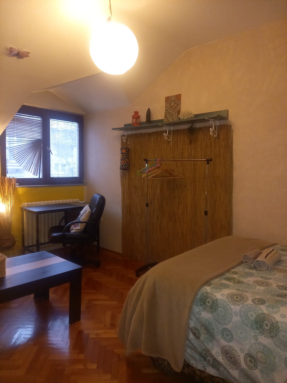 Ambienti i dhomës së gjumit