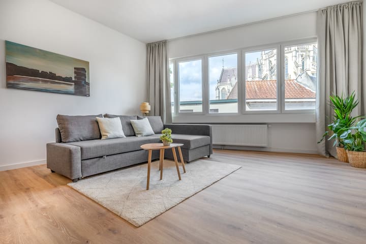 Ruim appartement met zicht op de Kathedraal gallery image 3