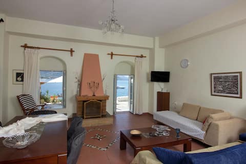 Top performing Airbnb: Stone house by the sea "Valavani House" in Δήμος Δυτικής Μάνης