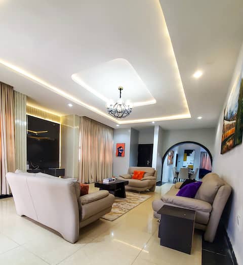 Luxury Apartment PS4 , SUV Rental, Oluyole