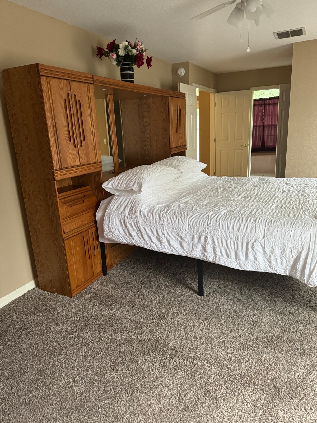 CHUMBA CHA KULALA CHA HALI YA JUU