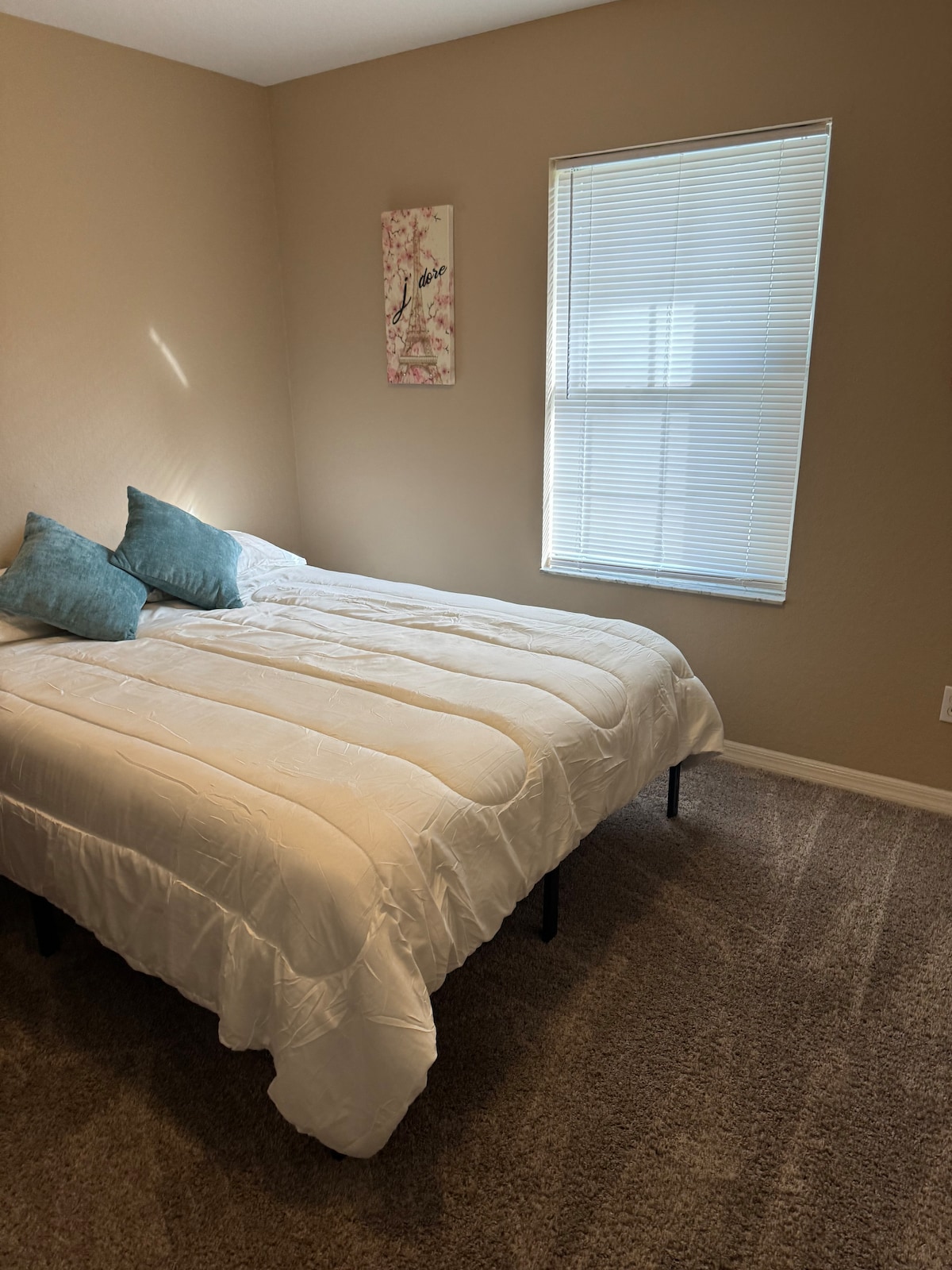 CHUMBA CHA KULALA CHA MGENI 1