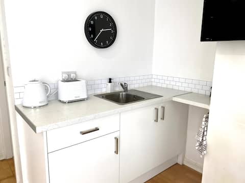 Top performing Airbnb: The Studio @Cronton in Knowsley