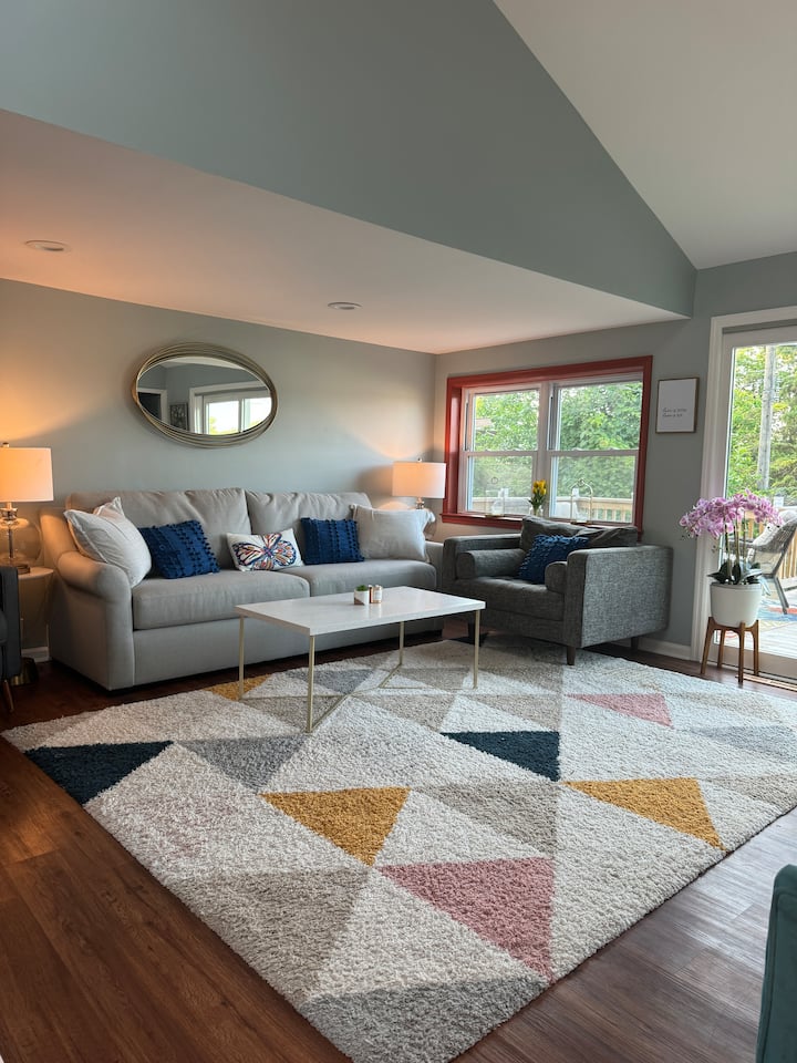 Flora’s Lakeside Cottage - Brighton, MI