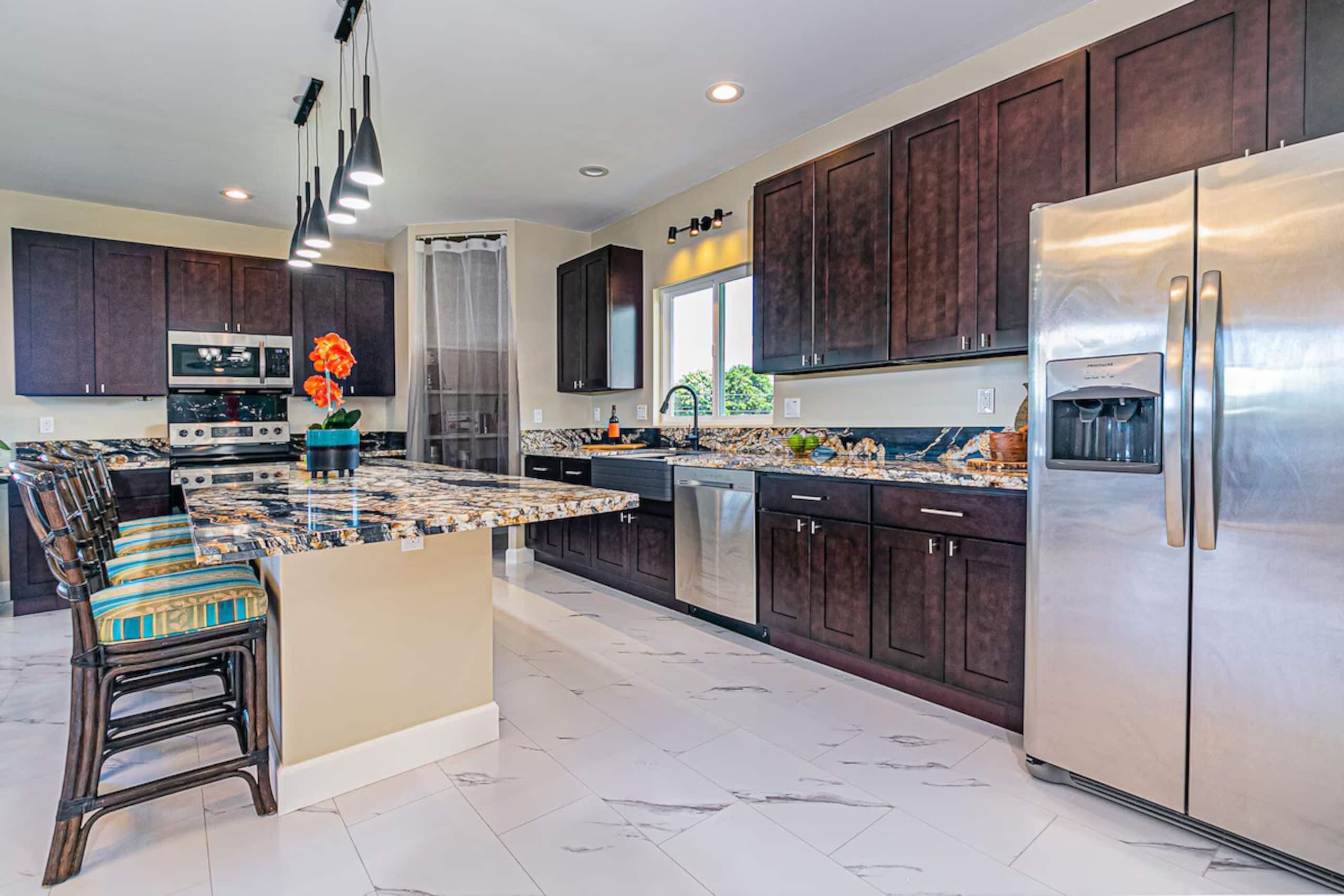 Home in Hilo · ★5.0 · 5 bedrooms · 6 beds · 4 shared baths - Image 11
