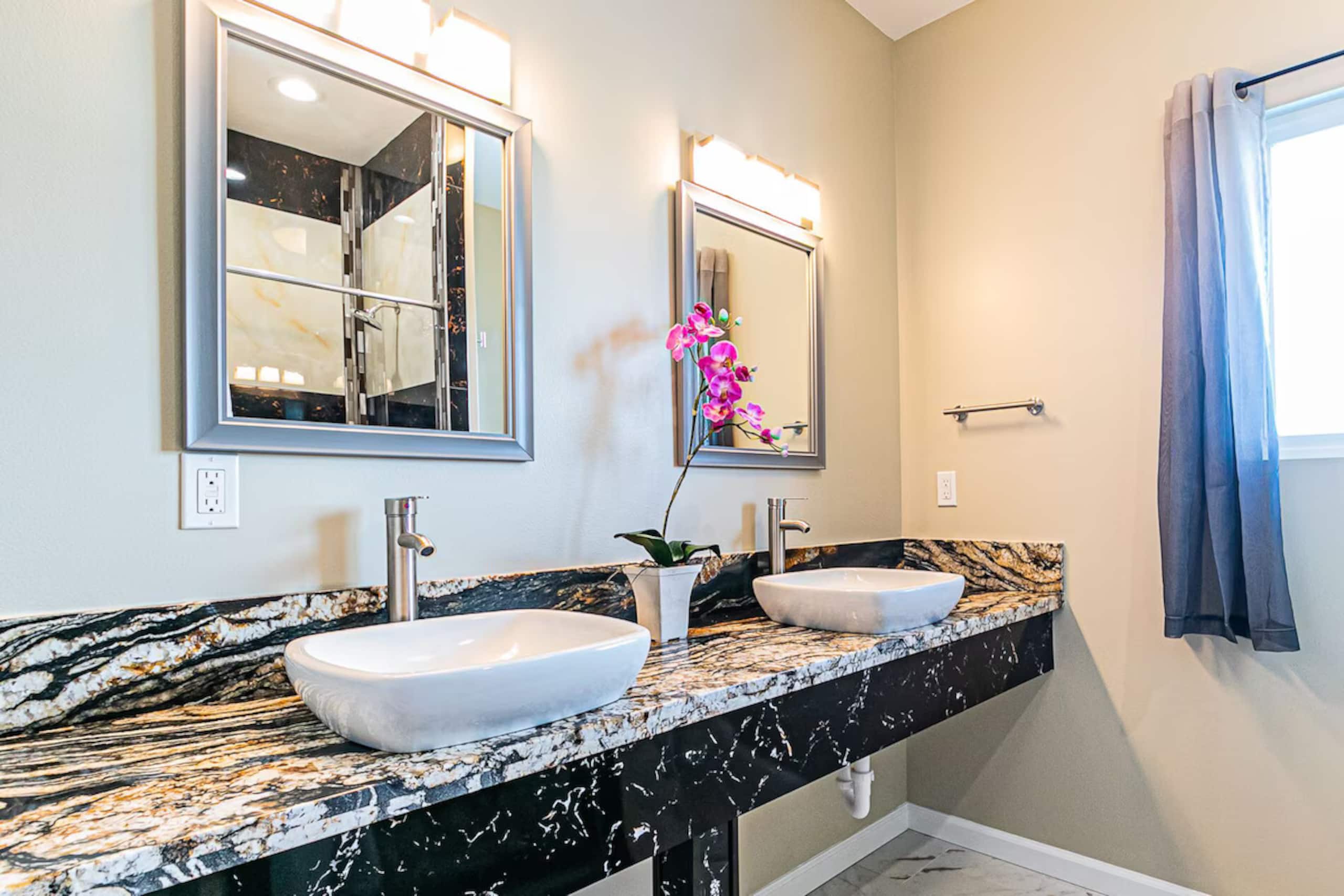 Home in Hilo · ★5.0 · 5 bedrooms · 6 beds · 4 shared baths - Image 37
