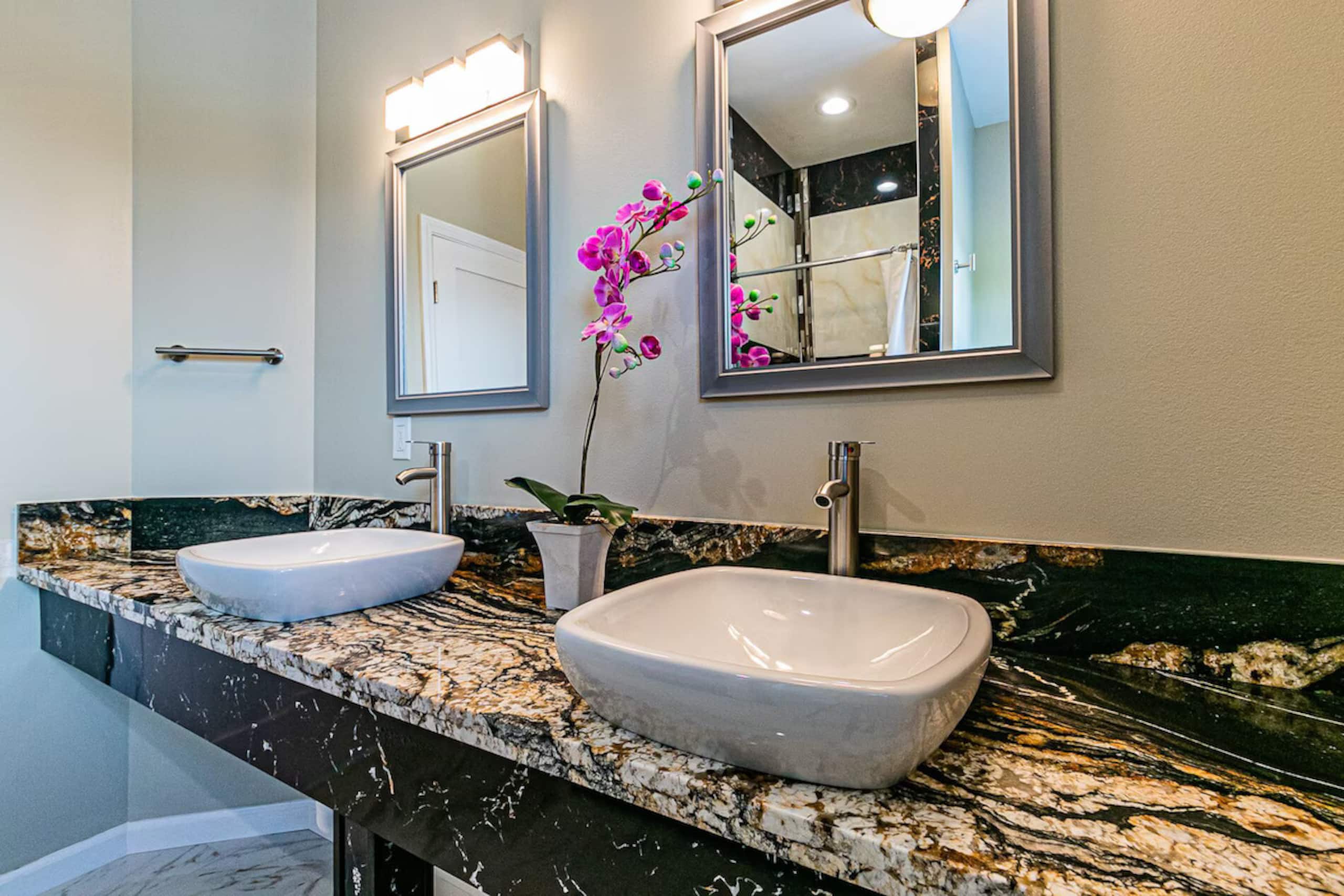 Home in Hilo · ★5.0 · 5 bedrooms · 6 beds · 4 shared baths - Image 36