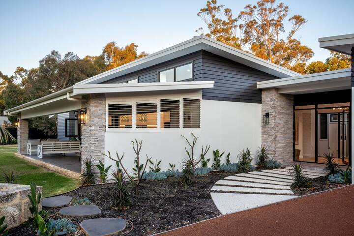 It’s Five O’Clock Somewhere I Private Properties gallery image 2