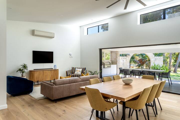 It’s Five O’Clock Somewhere I Private Properties gallery image 4