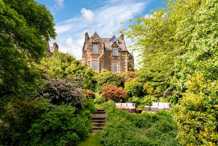 Elegant 17th Century Villa – Edinburgh