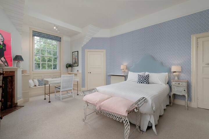 Elegant 17th Century Villa – Edinburgh gallery image 3