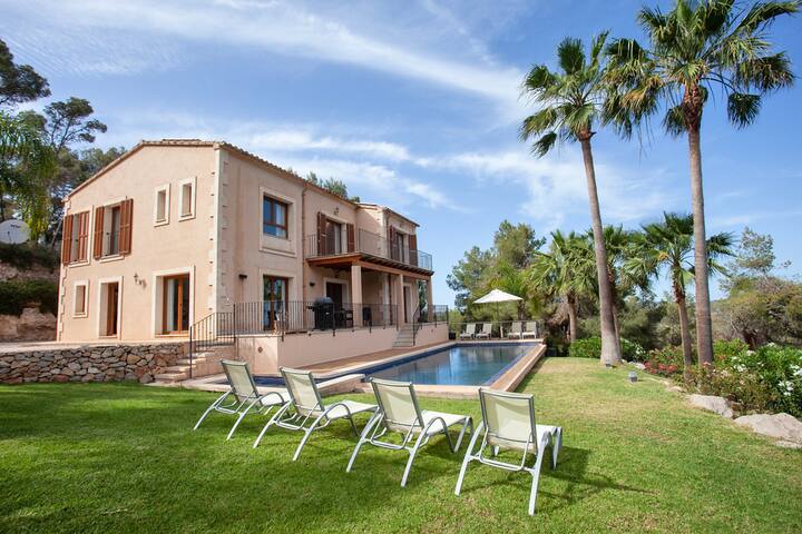 Mountain and sea view Villa gallery image 2