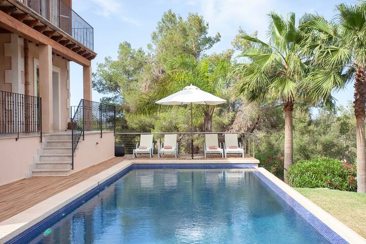 Mountain and sea view Villa gallery image 3