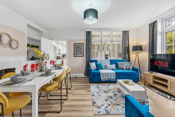 Stunning 4-bed in Bristol – Garden – Sleeps 14 gallery image 5