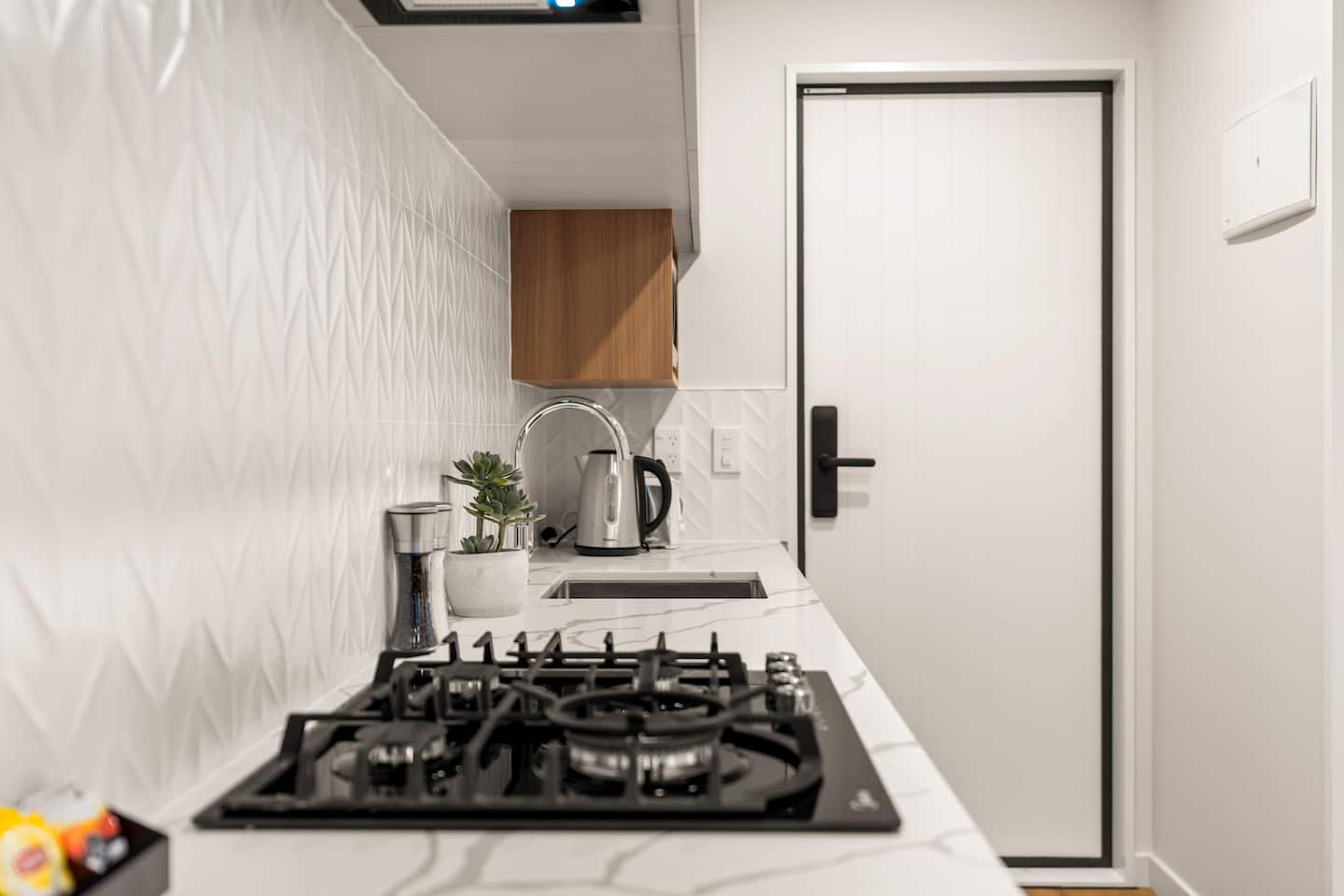 New Stylish1 Bedroom Premium Studio/kingbed Unit B 3