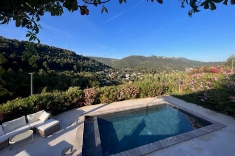 Peaceful haven + pool (8/10 people) between GR and the sea