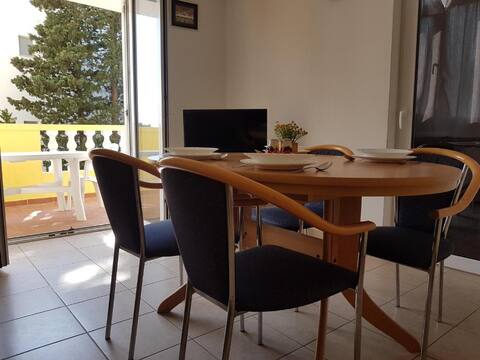 Popular Airbnb listing: Apartment + 2x Bikes, 1x SUP Board & Parking 24/7 in Novalja