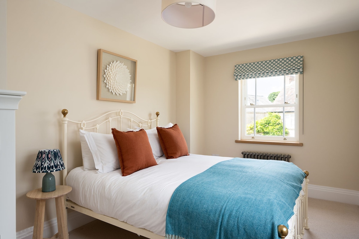 واحدة من أربع غرف نوم بحجم كينج