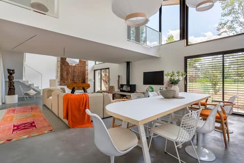 Luxury villa with pool & AC – Lyon West
