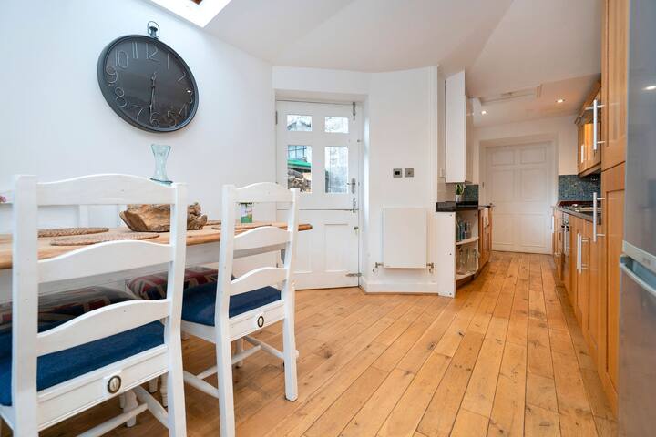 Luxury City Centre Apartment gallery image 4